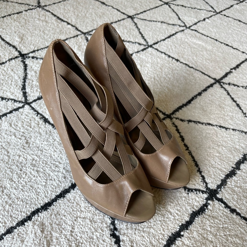 ALDO TAUPE LEATHER PEEP-TOE PLATFORM HEELS WITH CRISS CROSS DETAIL